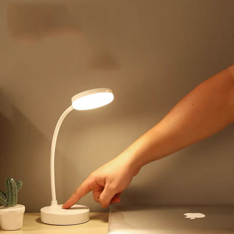 Đèn Học Cảm Ứng Sạc Tích Điện Gấp Gọn Với 3 Chế Độ Ánh Sáng Titan.st