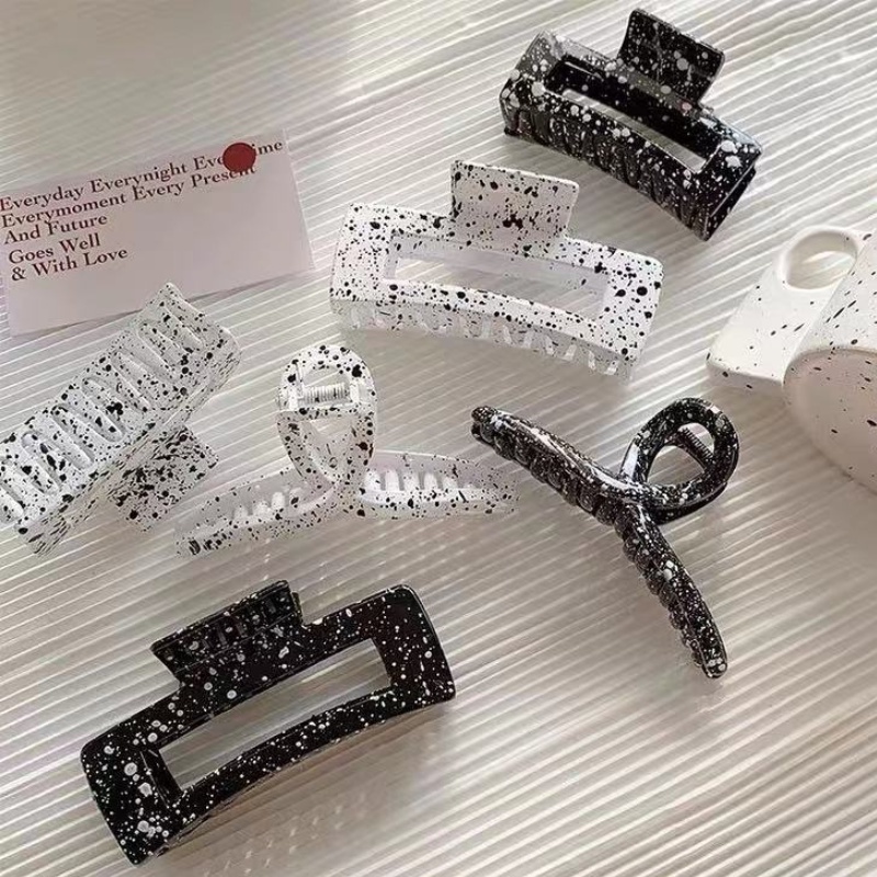 Kẹp tóc cỡ lớn thiết kế rỗng màu trắng/đen họa tiết phun sơn đơn giản thời trang Hàn Quốc