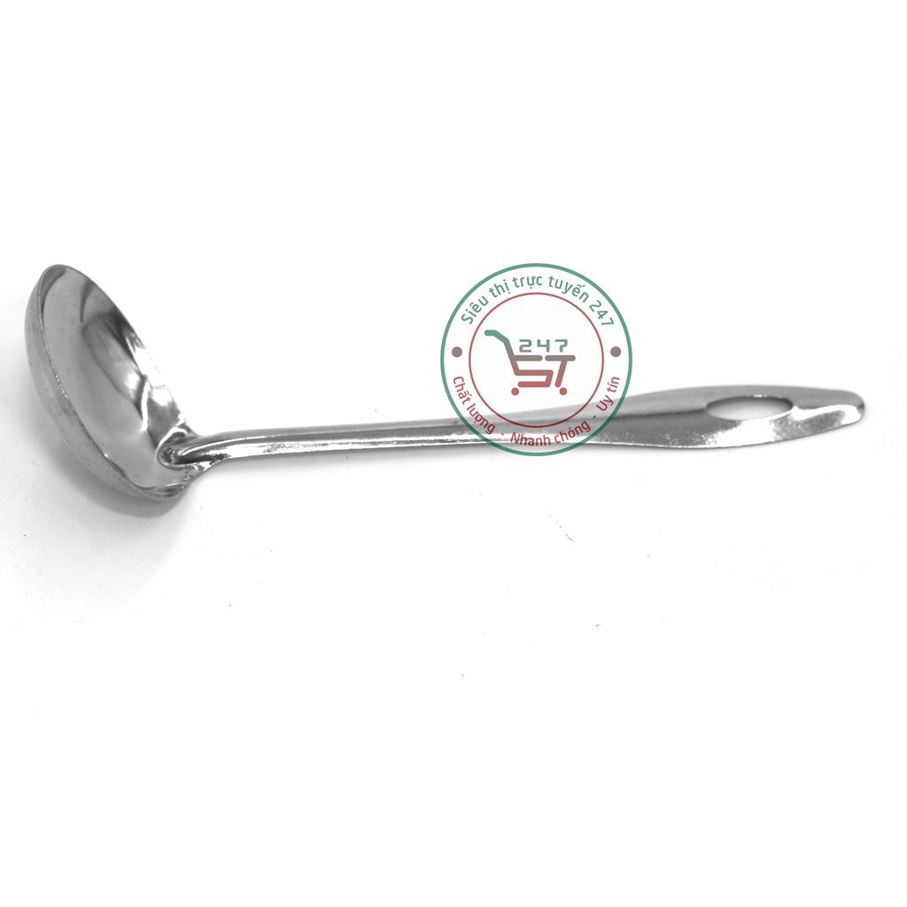 Muôi múc canh inox sáng màu bền đẹp trong đồ dùng nhà bếp của bạn.Vá múc canh nhiều kích cỡ từ 5cm đến 8cm