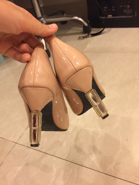 Sale giày cao gót màu kem đã sử dụng còn mới 90%