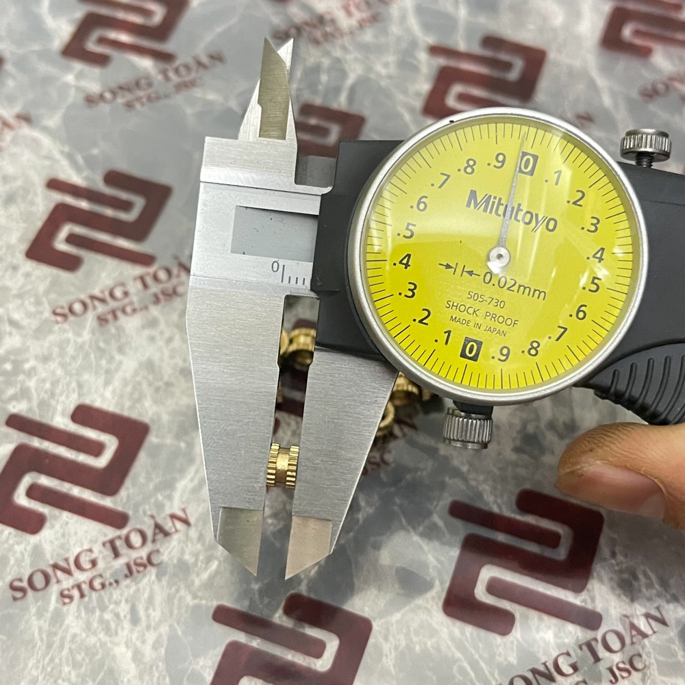 [BỊCH 10 CÁI] Ốc cấy M4 x 5mm x 6mm ren trong bằng đồng rãnh chèn nhựa hoặc gỗ bằng đồng Knurl insert nut Brass