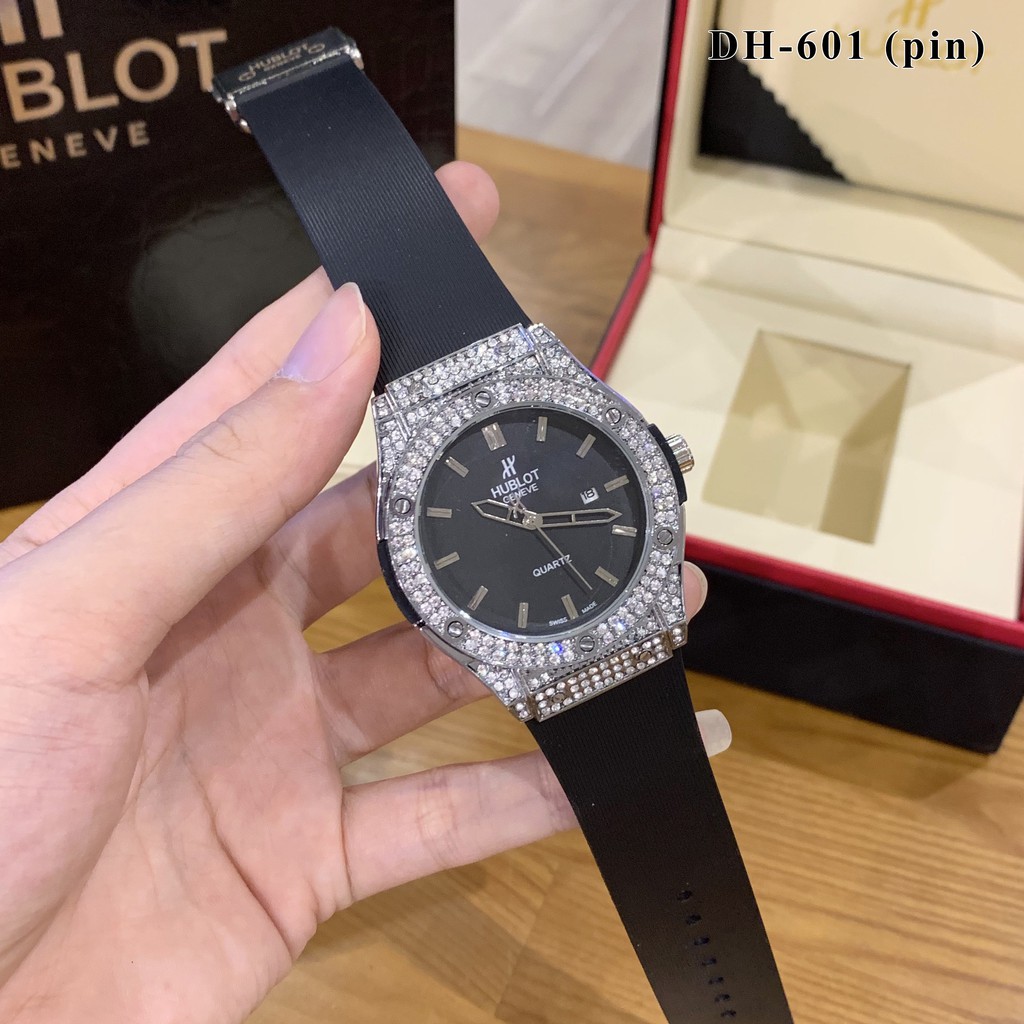 Đồng hồ nữ Hublot mặt tròn đính viền đá dây cao su thơm vani cao cấp DHN601 | BigBuy360 - bigbuy360.vn