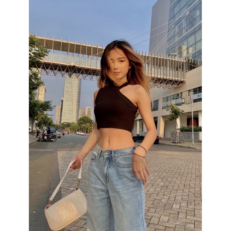 Áo Croptop cổ lọ khoét vai