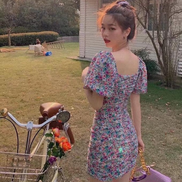 Váy đầm hoa nhí màu tím, trắng tay phồng ôm body cổ vuông nhíu thân sexy hè du lịch boho thổ cẩm