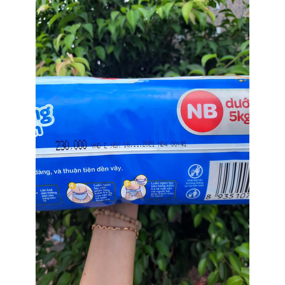 Tả dán Huggies sơ sinh nb74 miếng tặng 10 miếng,huggies dán cho bé sơ sinh dưới 5kg bọc kén con tằm 360