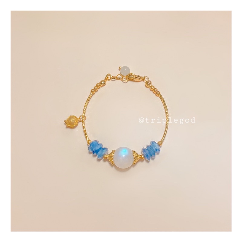 Vòng Tay Moonstone 11mm - 6A cao cấp cực trong - Phối kèm đá Lapis - Charm Bạc mạ Vàng 18k - Triple God