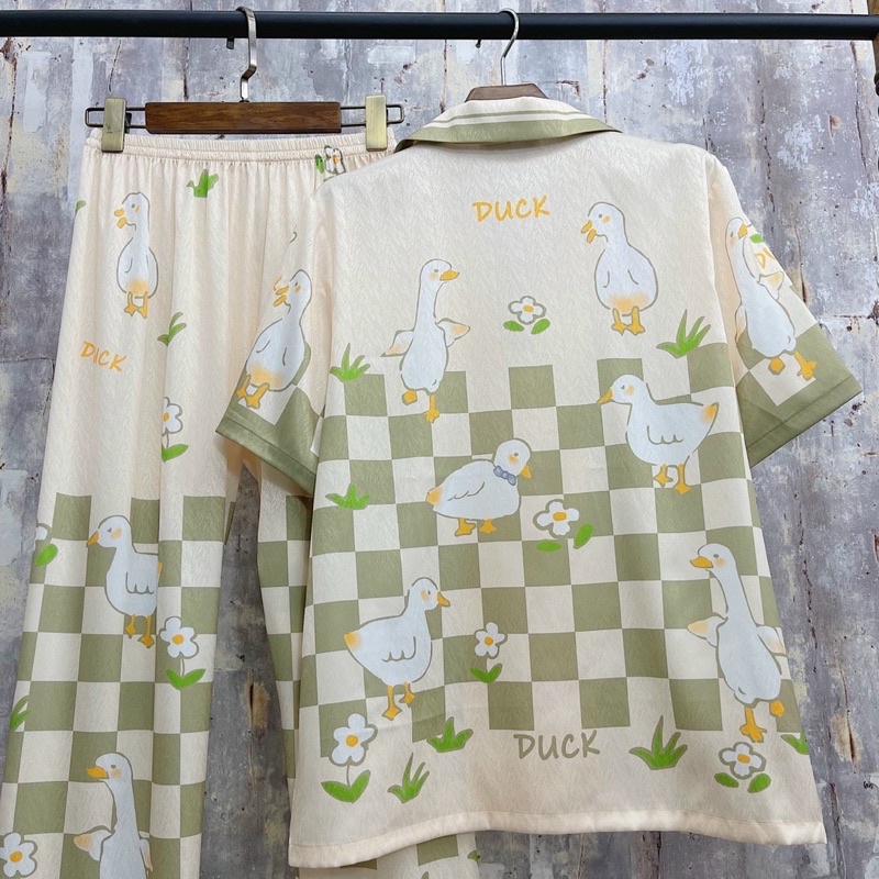 Bộ ngủ mặc nhà pijama lụa xước Quảng Châu cao cấp tay ngắn duck trắng