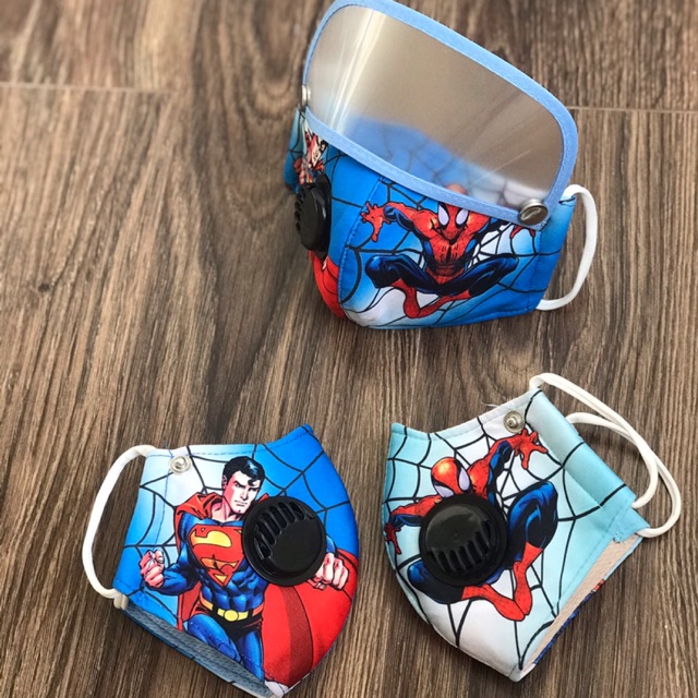 Khẩu trang vải 3D Spiderman cho bé có van và kính