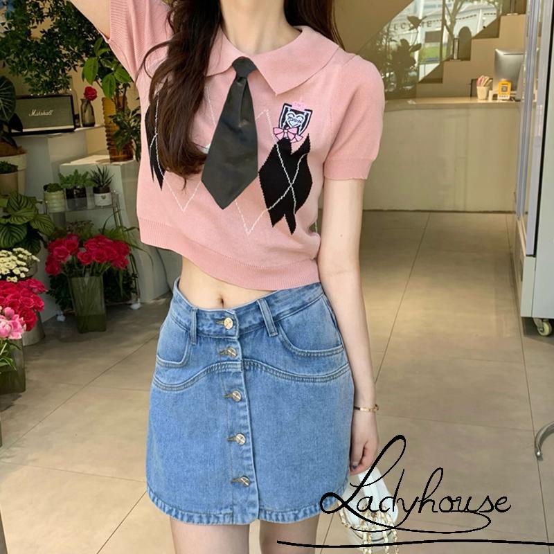 Áo Croptop Dệt Kim Tay Ngắn Cổ Bẻ Thêu Họa Tiết Hình Thoi Có Cà Vạt Cho Nữ
