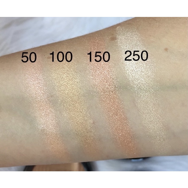 Maybelline - Master Chrome Highlighter #250  | phấn bắt sáng Master Chrome màu sâm panh ngọc trai #250