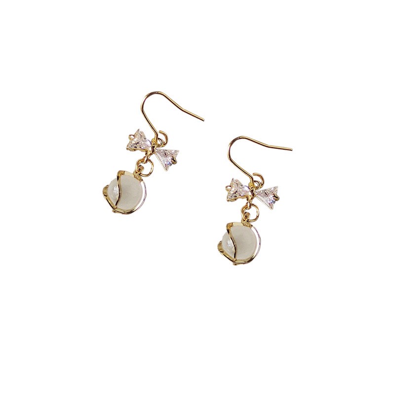 Thanh lịch nhưng sang trọng với bông tai giọt nước nơ B948 mạ 925