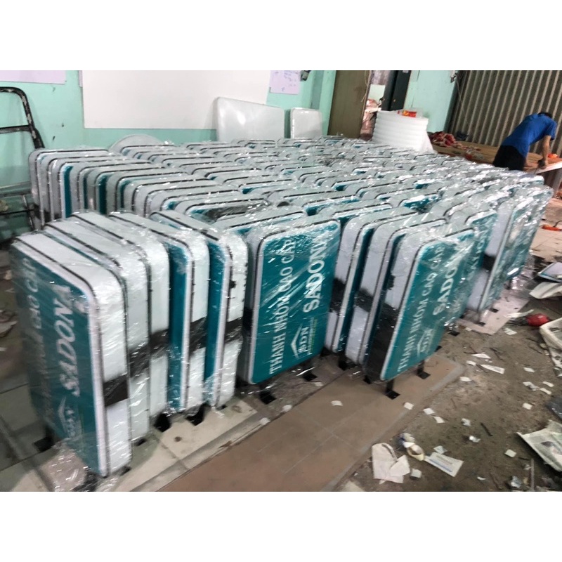 Biển vẫy hộp đèn mica hút nổi chữ Nhật 50x70