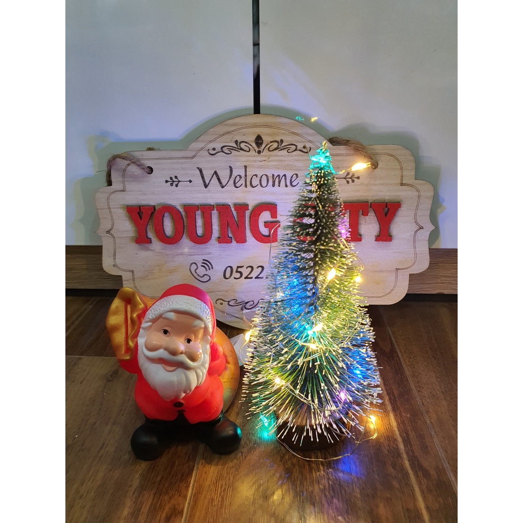 Cây thông noel mini có đèn trang trí nhiều màu