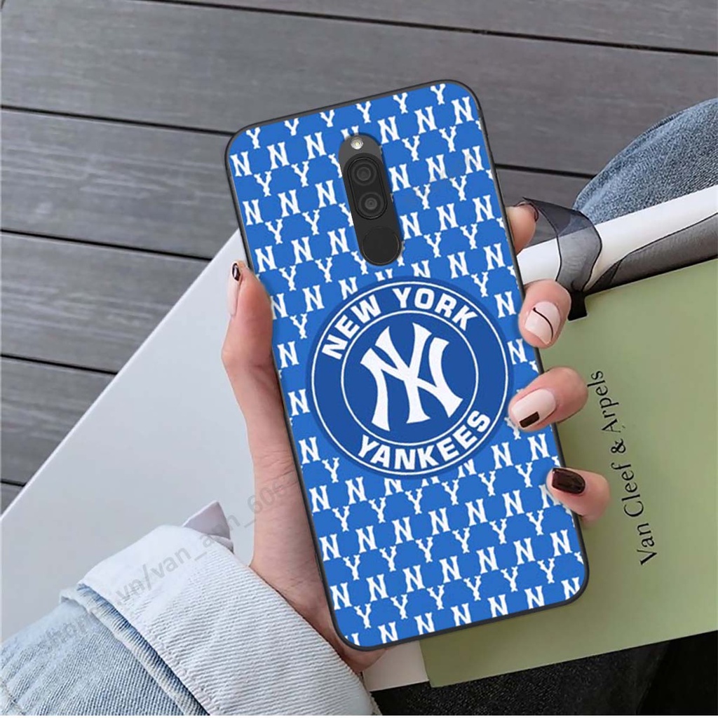 Ốp lưng Xiaomi Redmi 8 ốp điện thoại hình bearbrick, new york, thể thao