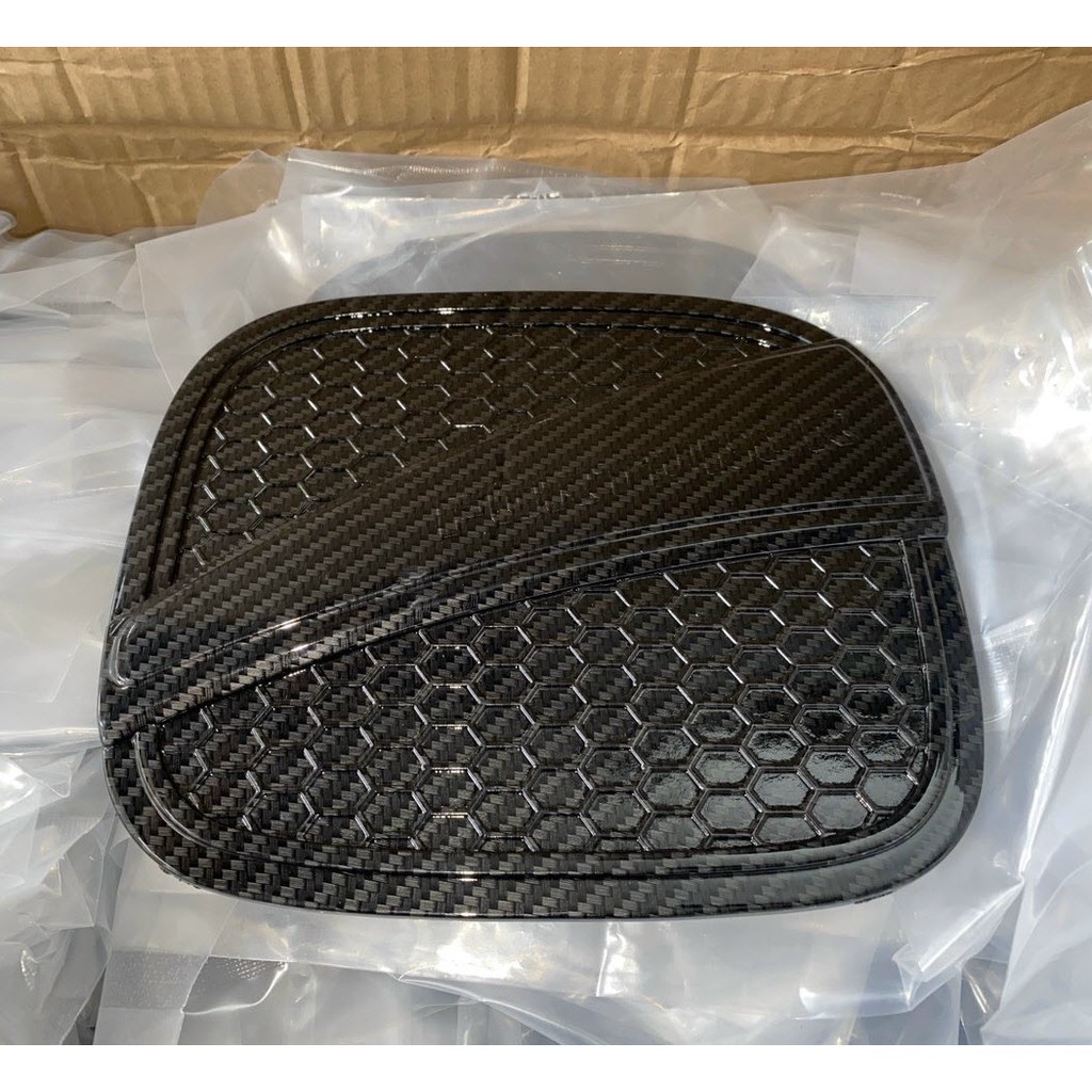 Ốp nắp bình xăng Toyota Fortuner 2017-2021