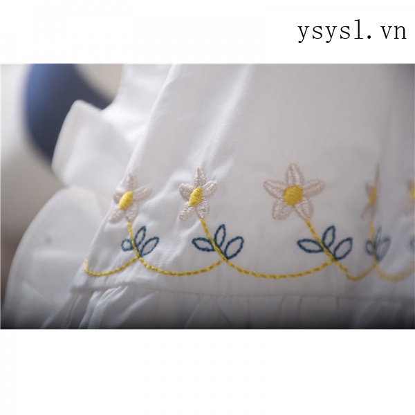 Áo Sơ Mi Trắng Dáng Rộng Cổ Búp Bê Thêu Họa Tiết Hoa Lá Phong Cách Nhật Bản Chất Liệu Mềm Mại Cho Nữ