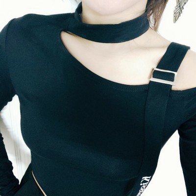 (SẴN)🤩🤩🤩<3 Áo croptop đen dài tay chocker vai trễ lệch bên phong cách Âu Mỹ sành điệu (Ms A84)