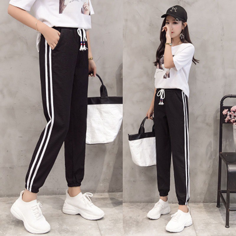 Quần đen ống rộng phong cách Hàn Quốc