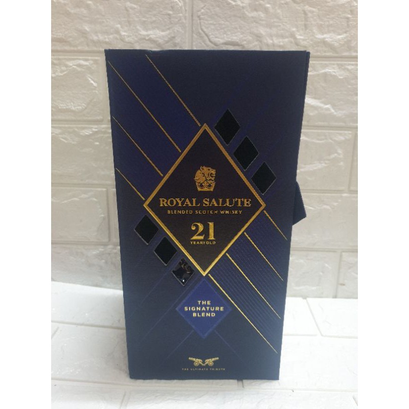 Vỏ chai ruou chivas 21 mới 2019