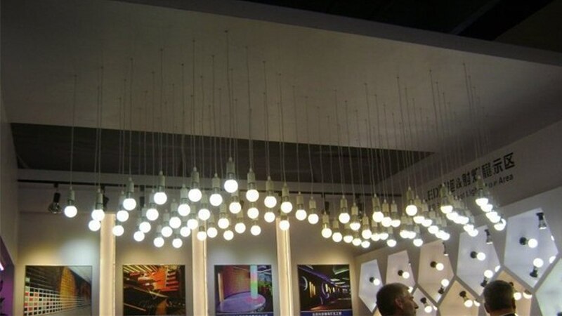 Chuôi Đèn Chuyển Đổi E27 1.8M Sang EU 220V