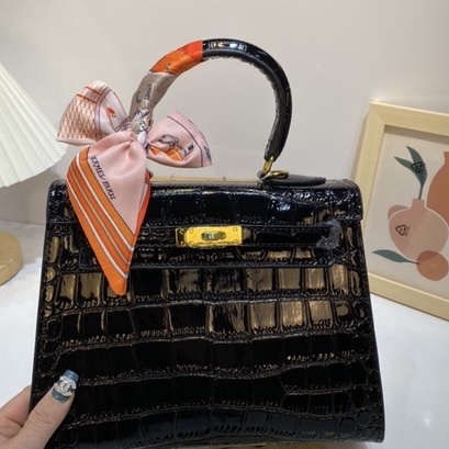 Túi tay cầm có kèm dây đeo chéo ,Túi sai 25 da rắn ( hàng đẹp có hộp )