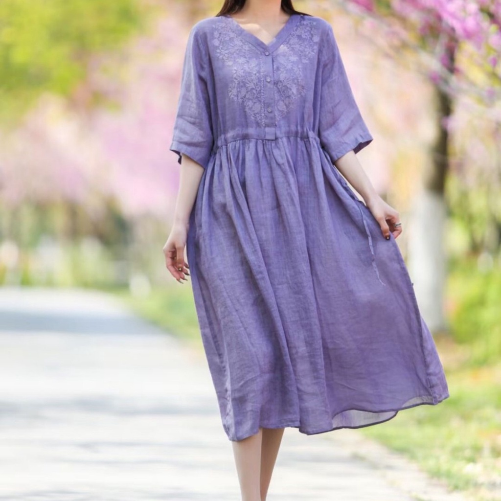 Đầm linen dáng suông thêu hoa tay lỡ,cô V phong cách trang nhã lịch sự