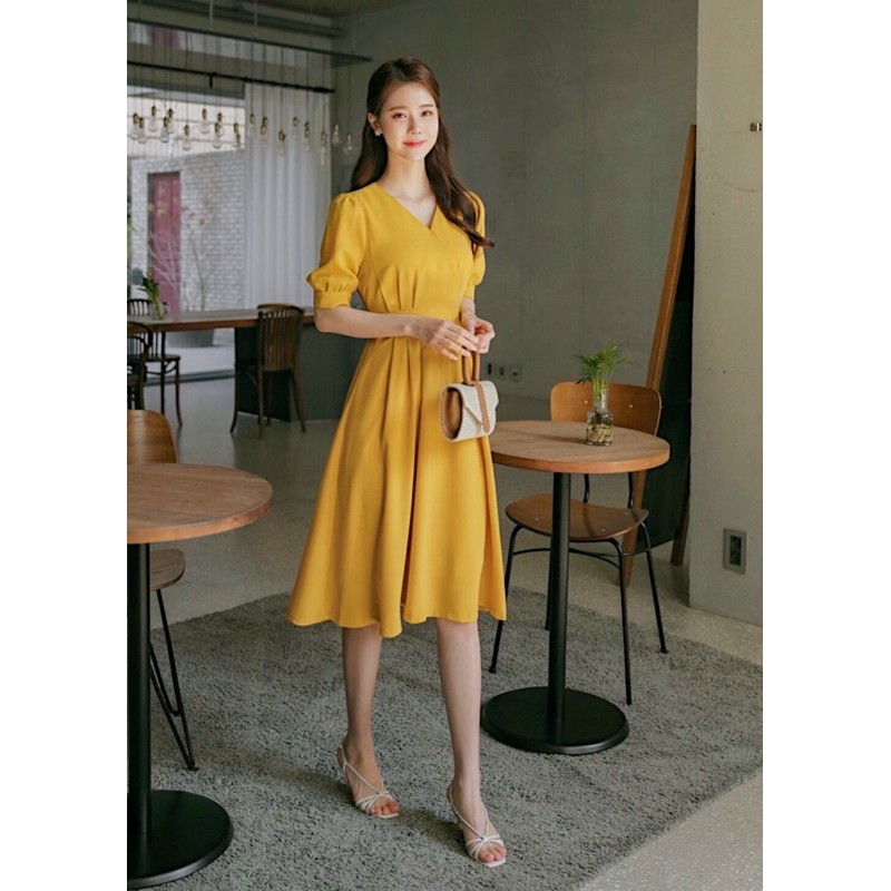 Đầm vàng bo eo v2