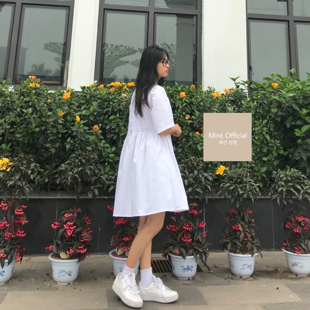 Váy babydoll trơn nút cúc sau madebymint | BigBuy360 - bigbuy360.vn
