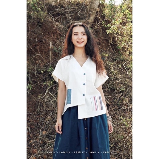 Áo cổ V phối túi linen
