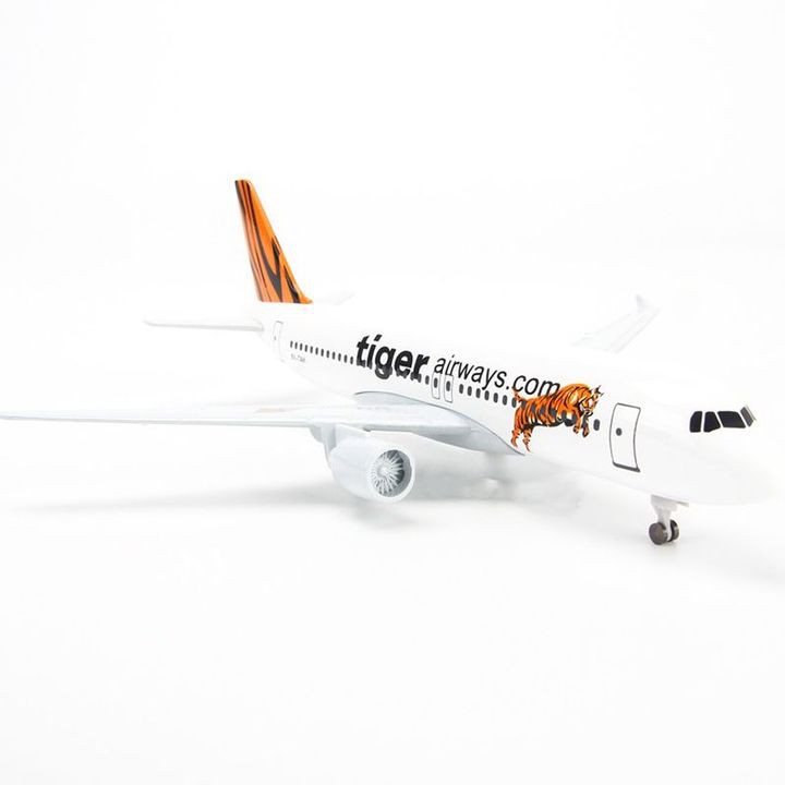 Đồ chơi Mô hình tĩnh Máy bay Tiger Airbus A320 kích thước 20cm, Bánh Xe Di Chuyển Linh Hoạt