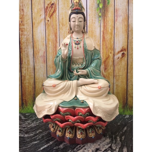 Siêu phẩm: Quan âm bồ tát bằng gốm sứ hàng cũ...Rất đẹp và thần thái