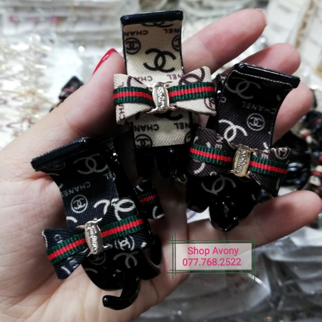 [Mã FAMARAL1 giảm 10K đơn 50K]Kẹp tóc càng cua 3 răng bọc vải (simili) thương hiệu đính nơ sọc