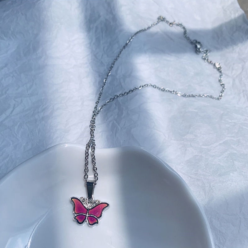 Vòng Cổ Mặt Bướm Đổi Màu Theo Nhiệt Độ