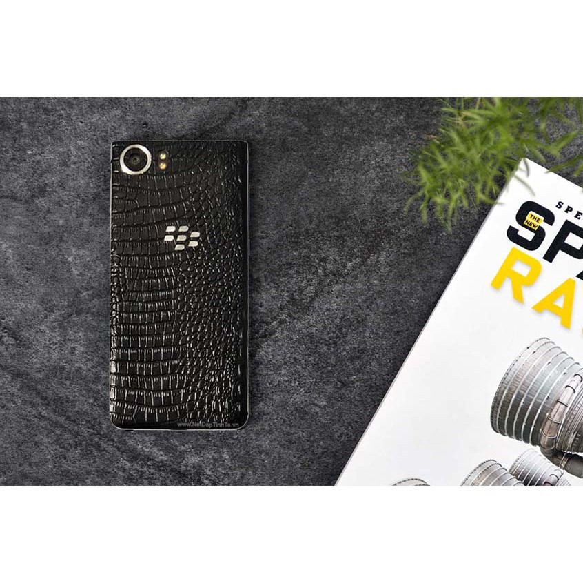 Miếng dán da điện thoai Black Berry Keyone – Da bò thật 100% - chính hãng Nét Đẹp Tinh Tế
