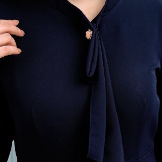 Đầm Xecop cổ nơ kèm cài áo