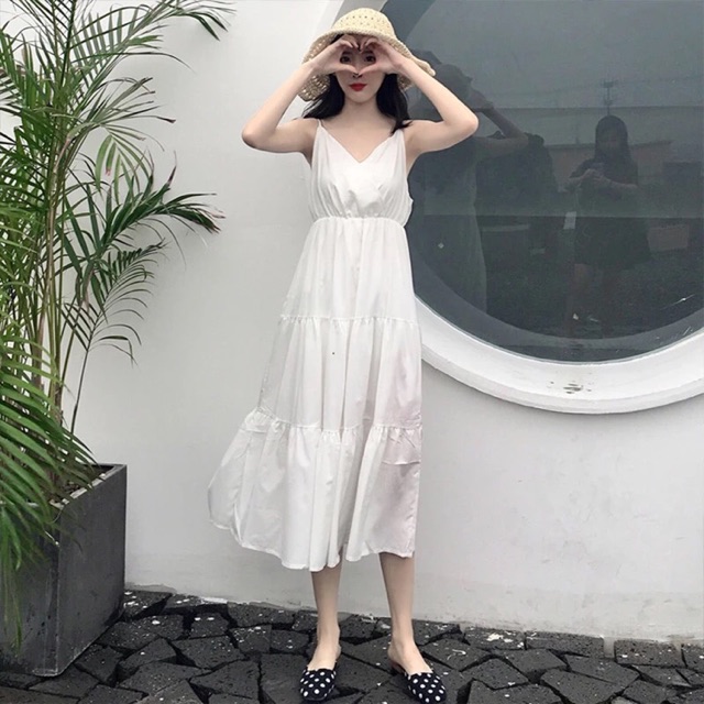 Váy trắng xếp tầng