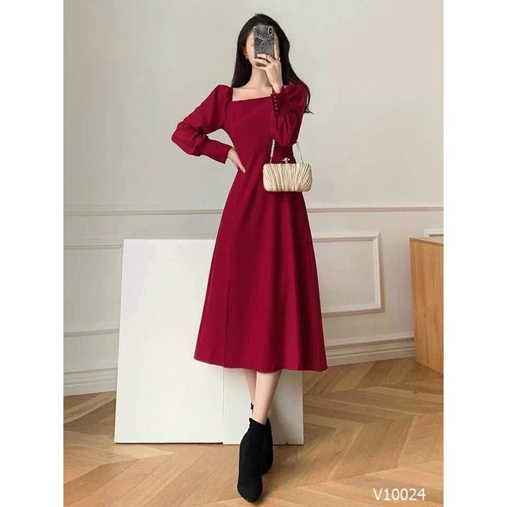 Đầm xòe màu đỏ đô xẻ tà tà điệu dáng giản dị thanh lịch mảnh mai họa tiết cổ vuông siêu xinh mặc tôn da