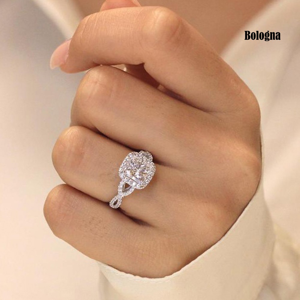 Nhẫn Đính Hôn Cô Dâu Đính Đá Zircon Sang Trọng