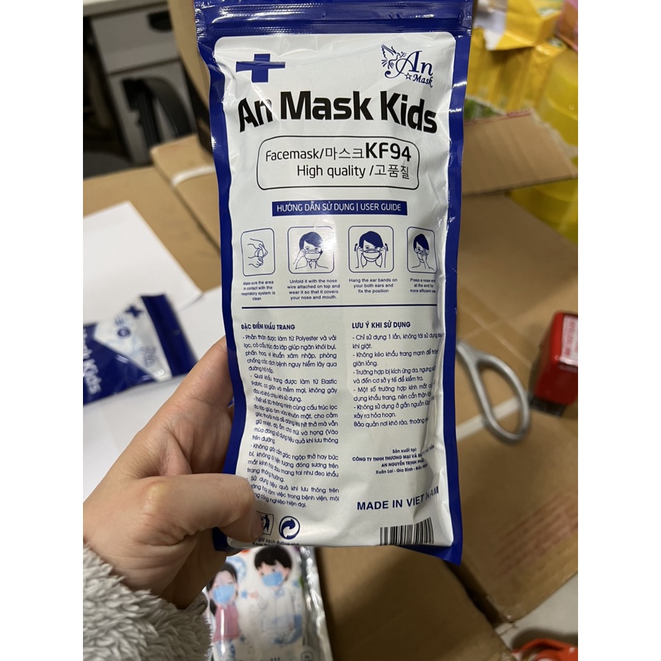 Thùng khẩu trang trẻ em KF94  từ 3-12t hàng chính hãng