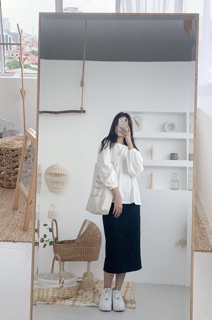 Chân váy midi cotton đen xẻ tà sau