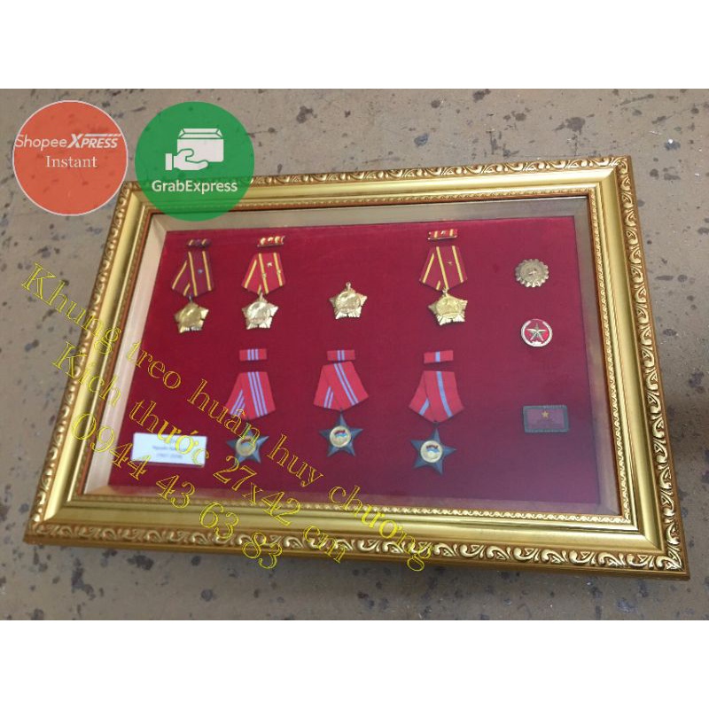 Khung treo huân huy chương
