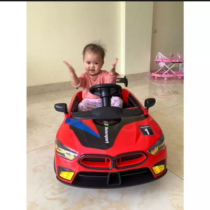Ô tô xe điện cho bé . Xe điện BMW M8 . có kèm điều khiển tải trọng 30kg