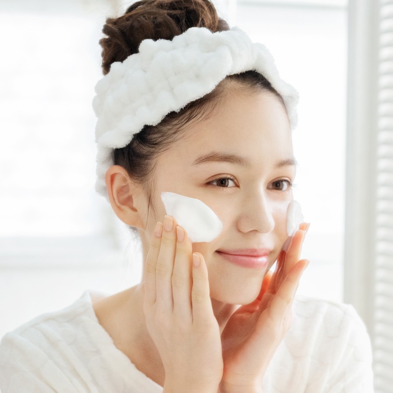 Sữa Rửa Mặt Và Tẩy Trang Làm Sạch Da Momopuri Moist Cleansing Wash 150g | BigBuy360 - bigbuy360.vn