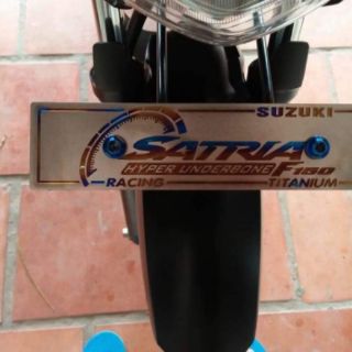 Bảng tên satria kèm ốc titan