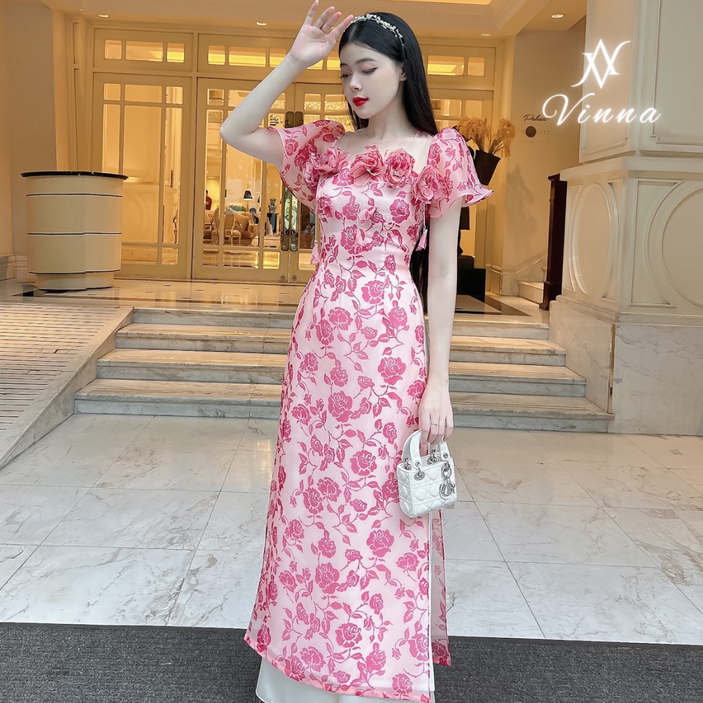 Áo dài cách tân 4 tà organza Hoa Hồng màu hồng, đính kết hoa đơn giản, tinh tế thiết kế thương hiệu thời trang Vinna