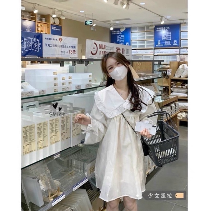 Đầm babydoll trắng cổ bèo tay bo