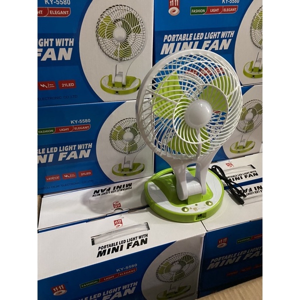 (HCM hỏa tốc) Quạt Sạc Đèn LED CYX-5580 Thay Pin Được