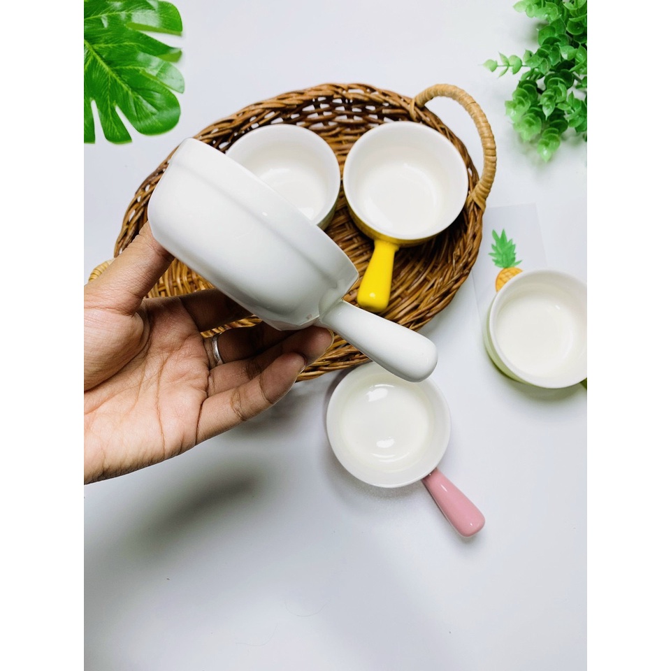 Bát sứ hình gáo có tay cầm nhiều màu cho bé ăn dặm