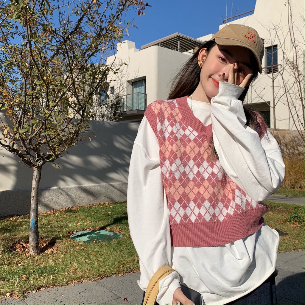 Áo dệt kim sát nách cổ chữ V họa tiết hình thoi màu hồng thời trang