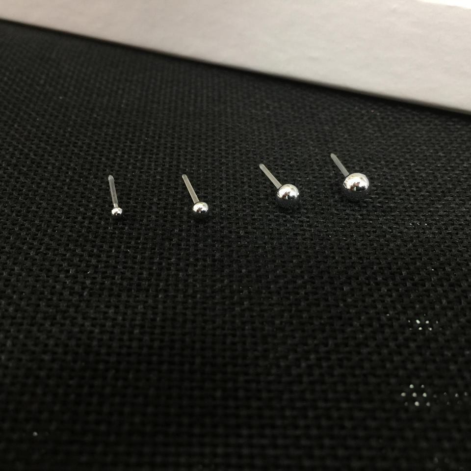 KHUYÊN TAI HÌNH / THÉP Y TẾ